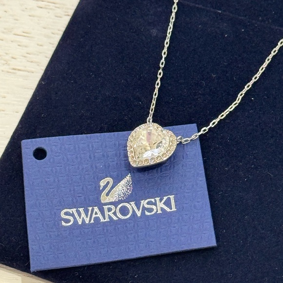 Swarovski Cyndi Set Heart Earrings and Necklace (in box) - Picture 4 of 6